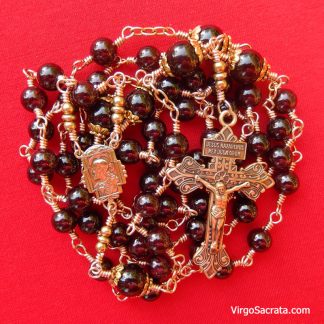 Chapelet grenat enveloppé de fil avec crucifix de pardon